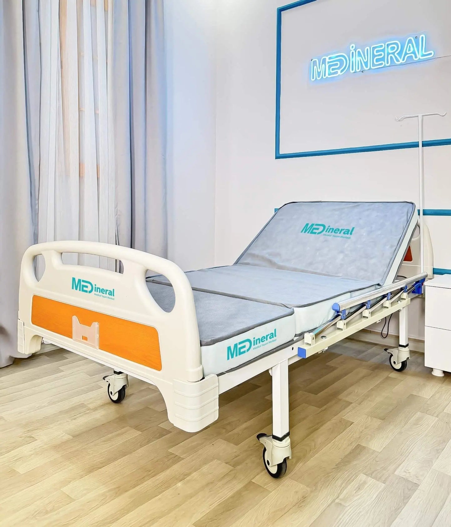 2 Motor Tabanca Korkuluklu Hasta Karyolası + Baklava Tipi Havalı Yatak + Alez
