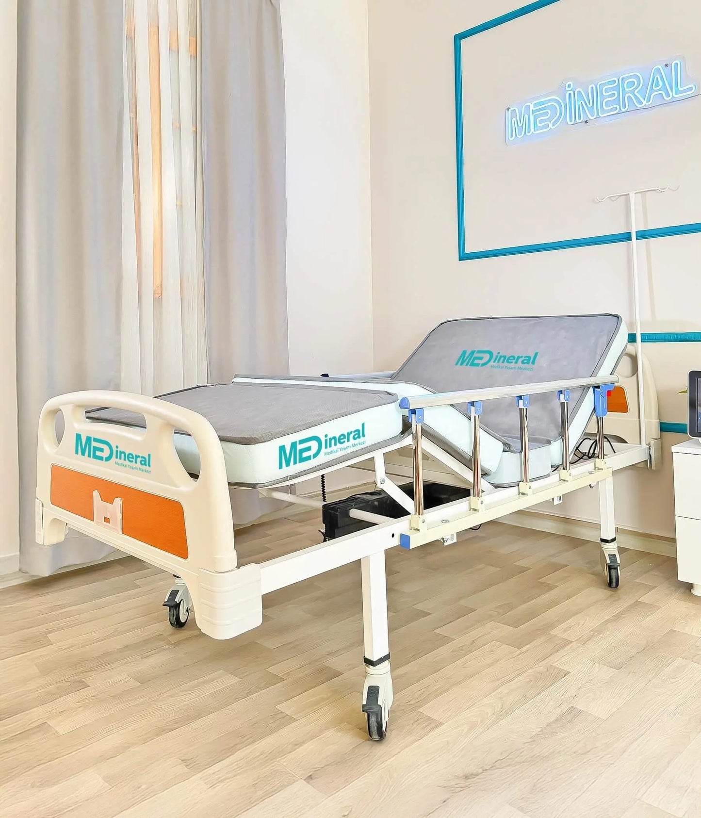 2 Motor Tabanca Korkuluklu Hasta Karyolası + Baklava Tipi Havalı Yatak + Alez