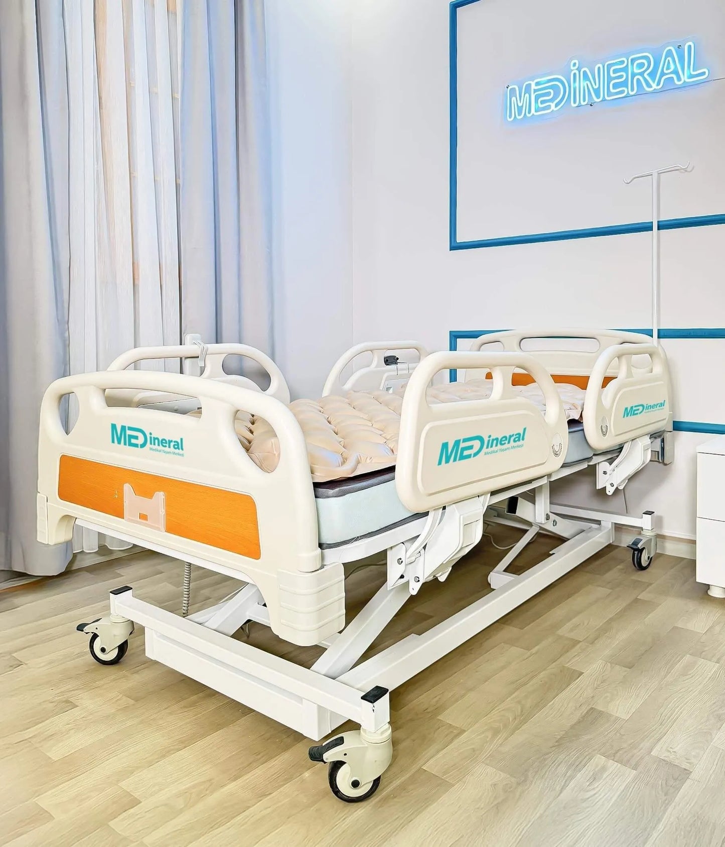 3 Motor Hasta Karyolası Full Abs Asansörlü + Baklava Tipi Havalı Yatak + Alez