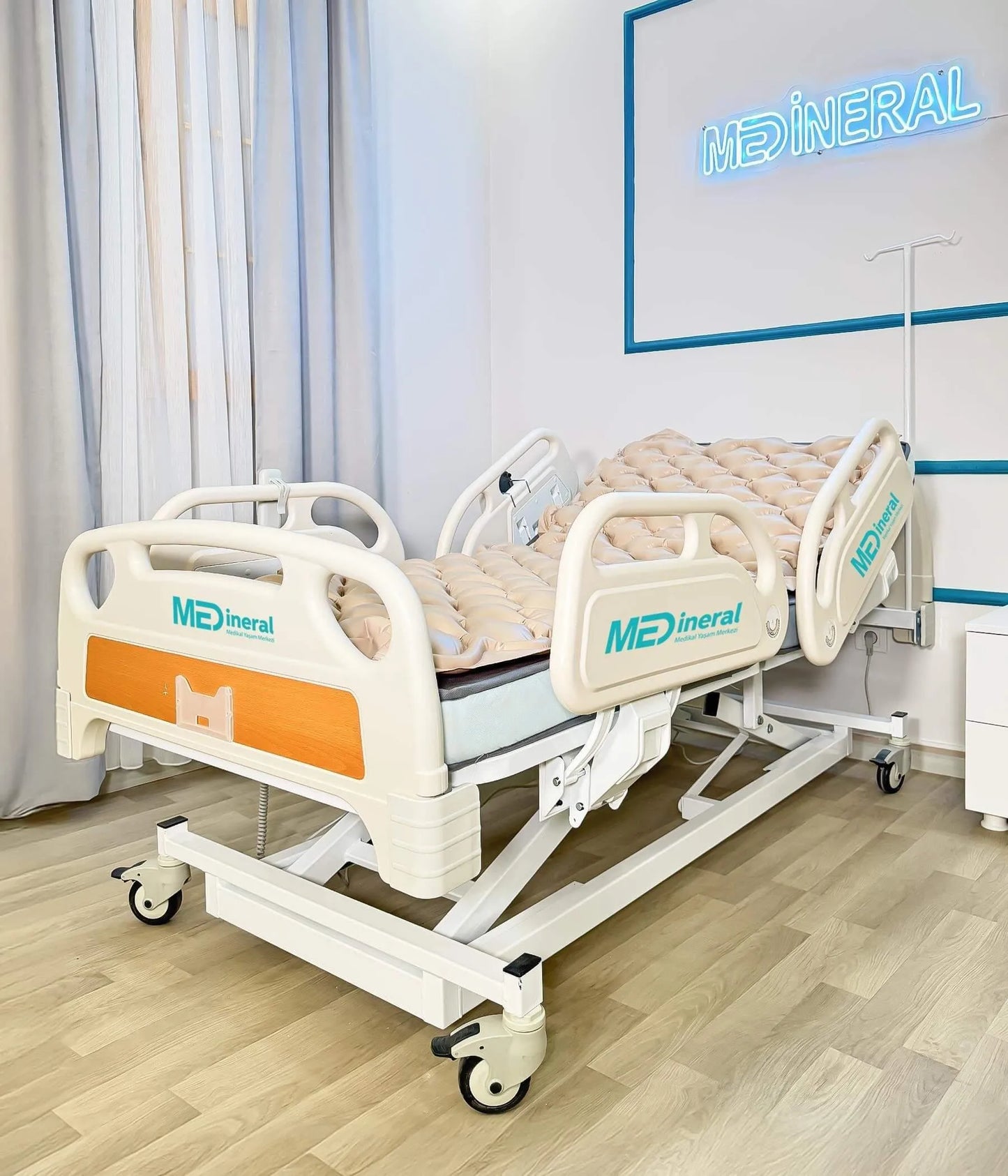 3 Motor Hasta Karyolası Full Abs Asansörlü + Baklava Tipi Havalı Yatak + Alez