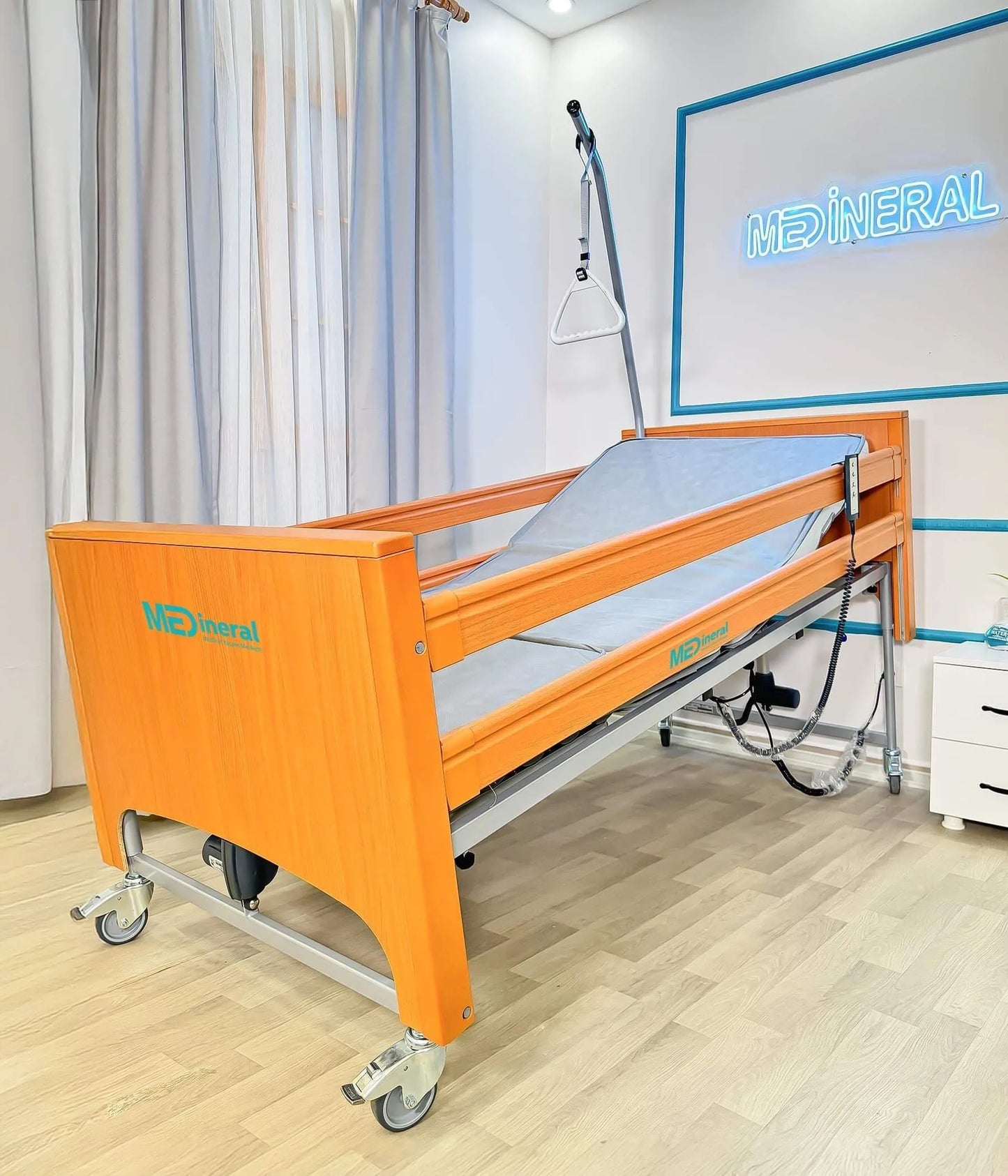 4 Motorlu Ev Tipi Ahşap Hasta Karyolası - İthal