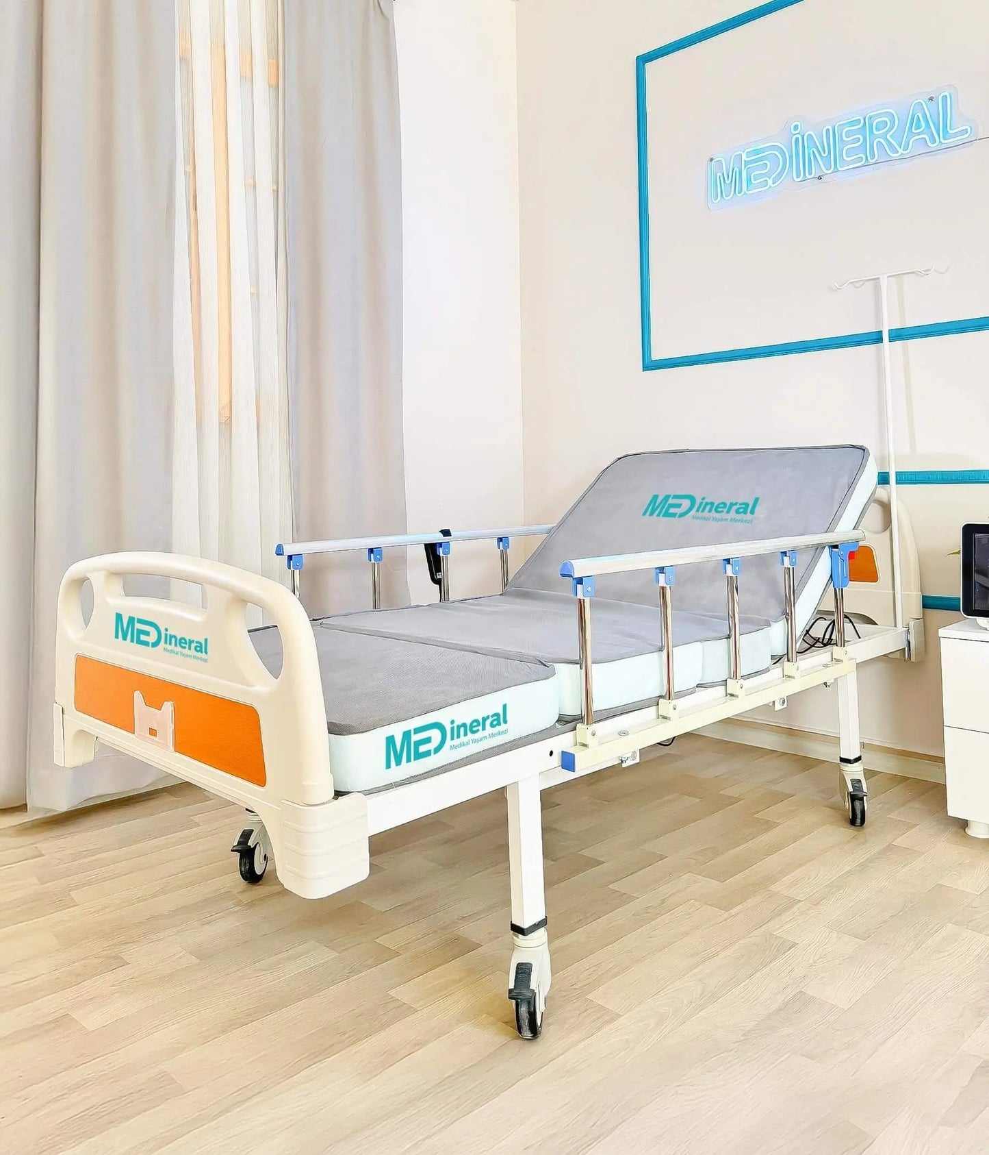 2 Motor Tabanca Korkuluklu Hasta Karyolası + Baklava Tipi Havalı Yatak + Alez