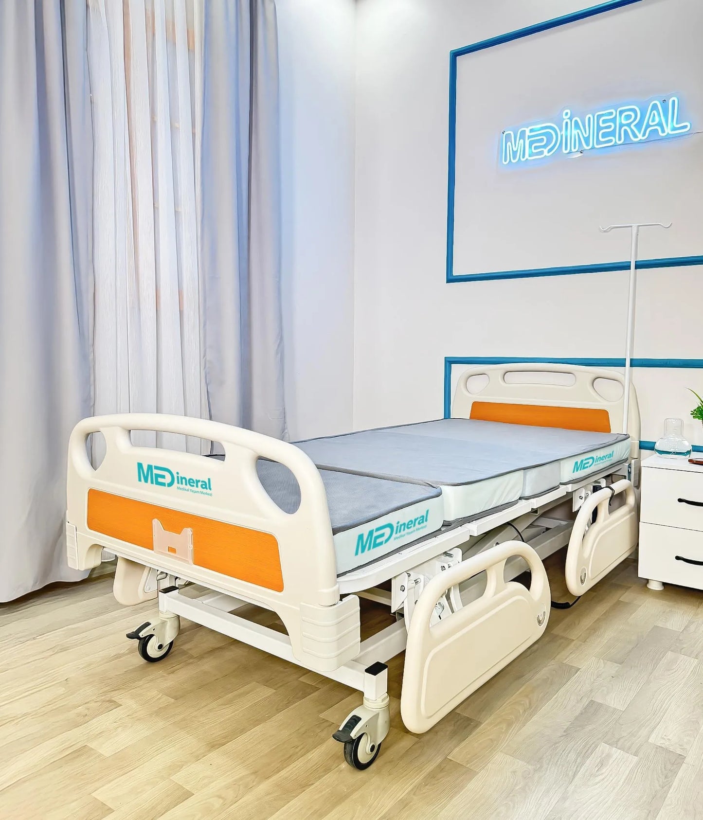 4 Motor Hasta Karyolası Full Abs Asansörlü + 15 Cm Antibakteriyel Visko Yatak + Alez